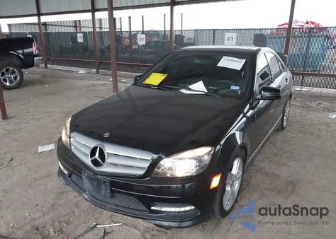2011 Mercedes-Benz C 300 Luxury 4Matic/Sport 4Matic z USA, uszkodzony, nr VIN WDDGF8BB0BR146607